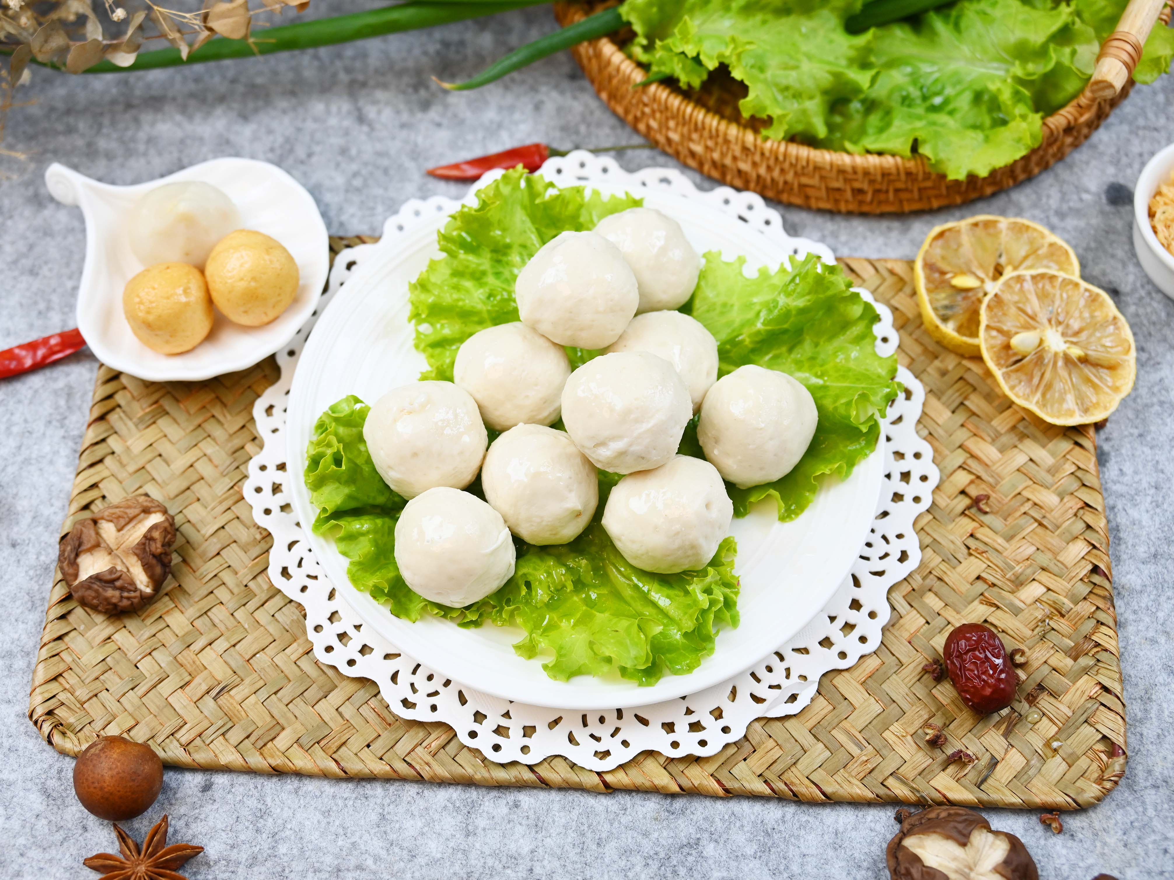 Рыбный фрикадельки в булочке