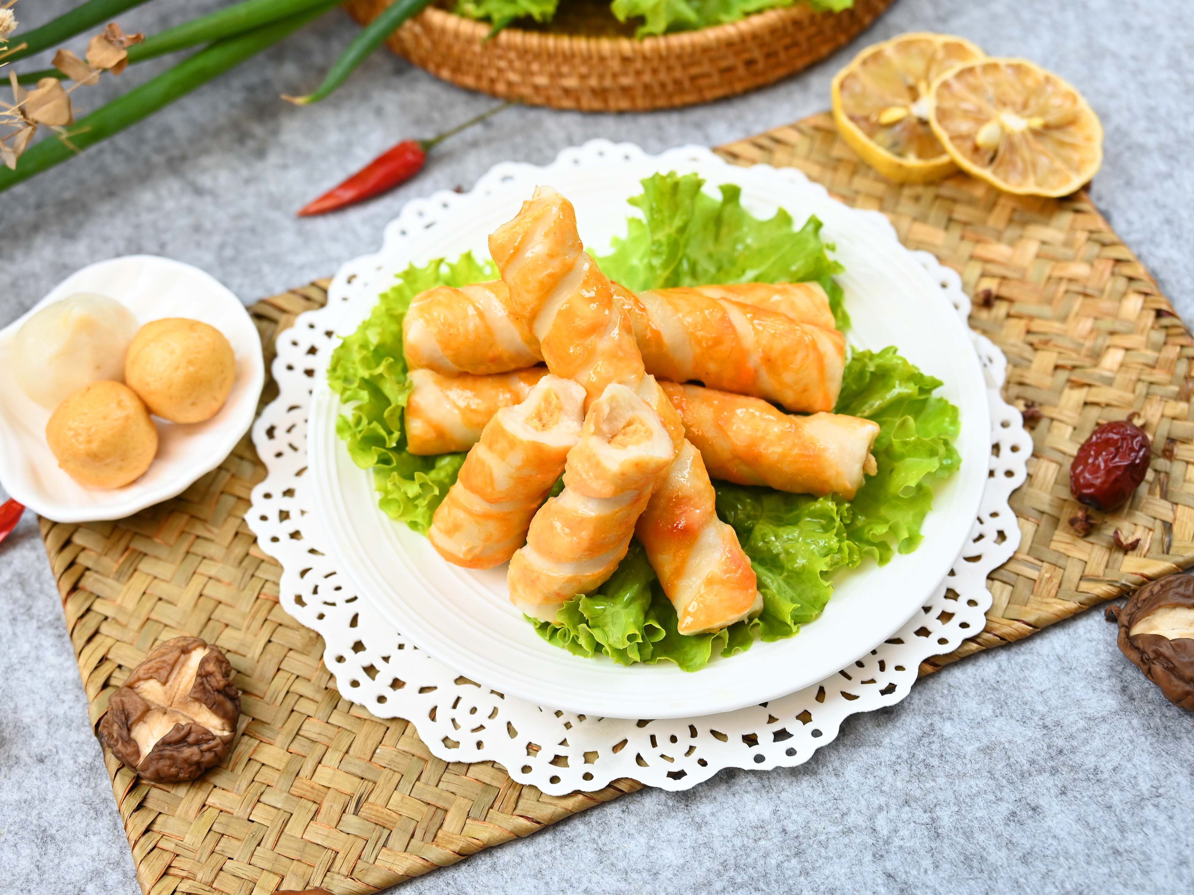 Жареная рыбья икра на палочке
